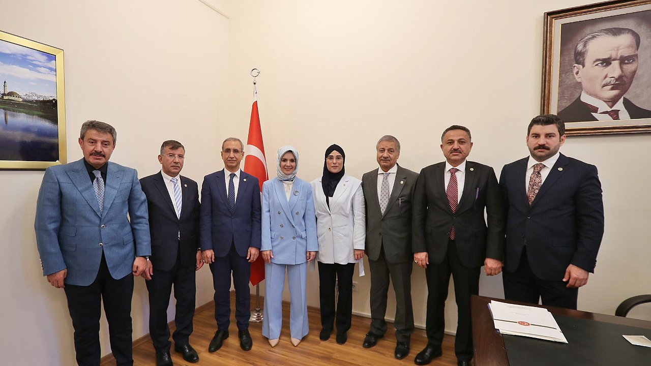 Urfa Milletvekilleri Aile Bakanıyla buluştu