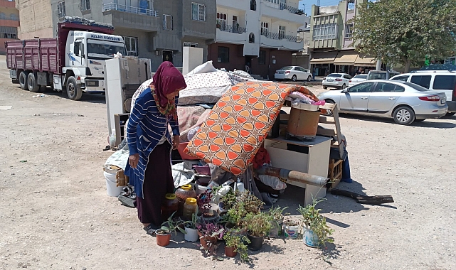 Sokakta kalan yaşlı kadına vakıf sahip çıktı