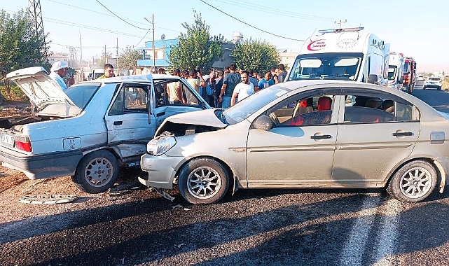 Urfa’da iki otomobil çarpıştı: Yaralılar var