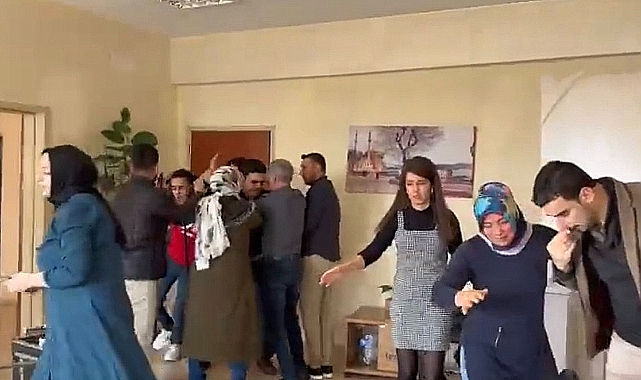 Öğretmenler ve veliler kavgasında flaş gelişme