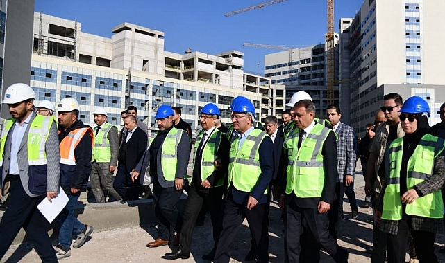 Urfa’da bitmeyen şehir hastanesini incelediler