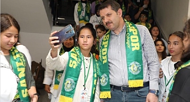 Vali Ayhan'a yeni görev! Platonik tutkusu karşılık buldu