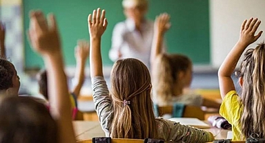 Eğitim reformu kapıda: Yaz tatili ve ders saatleri değişiyor! 