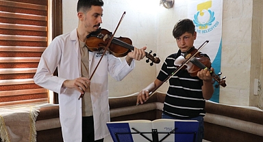 Gençler, kültür ve sanat evi ile yeni hobiler kazanıyor