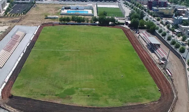 Siverek'te doğal çimin yerini sentetik çim alacak