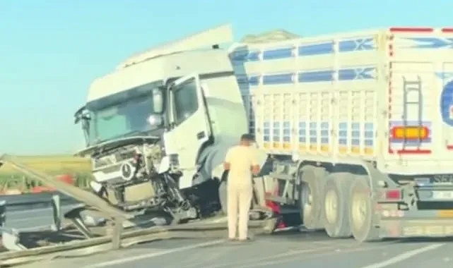 Kontrolden çıkan TIR bariyerlere çarptı