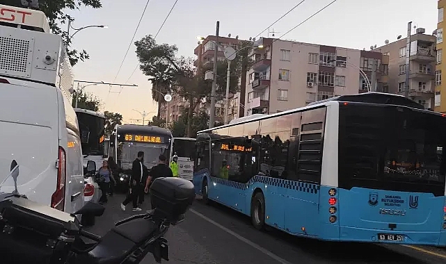 Atatürk Bulvarında eylem: Trafik felç oldu