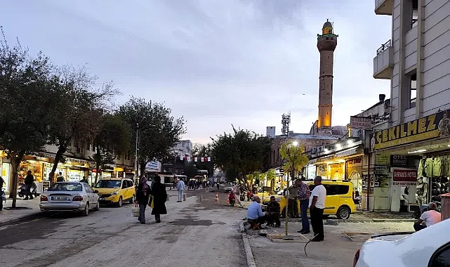 Divanyolu'nda kaldırımlar yenileniyor