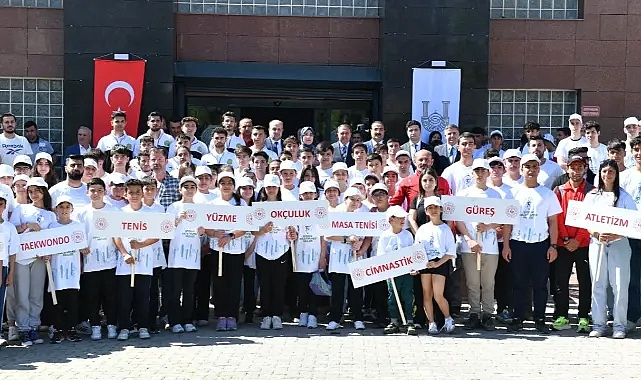 Vali Şıldak, gençlere el uzatmaya devam ediyor