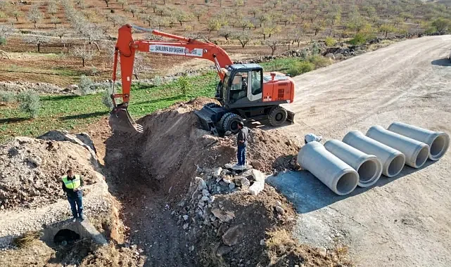 Bozova’da deforme olan yol yenileniyor