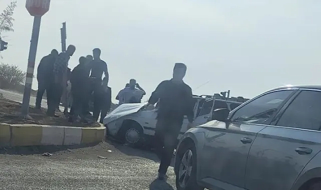 Bozova’da iki otomobil çarpıştı