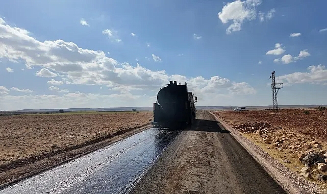 Büyükşehir, Hilvan’da 5 kilometrelik yolun sathi asfalt çalışmalarını tamamladı