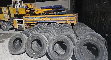 Karaköprü’de 450 bin liralık kaçak kamyon lastiği ele geçirildi