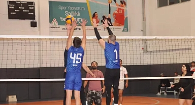 Karaköprü'de Öğretmenler Voleybol sahasında buluşuyor