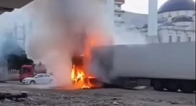 Park halindeki TIR alevlere teslim oldu