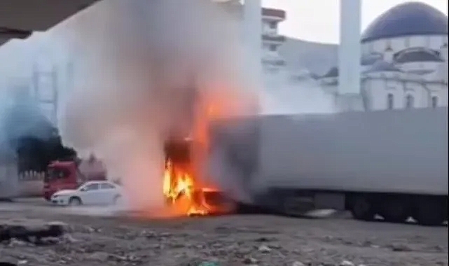 Park halindeki TIR alevlere teslim oldu