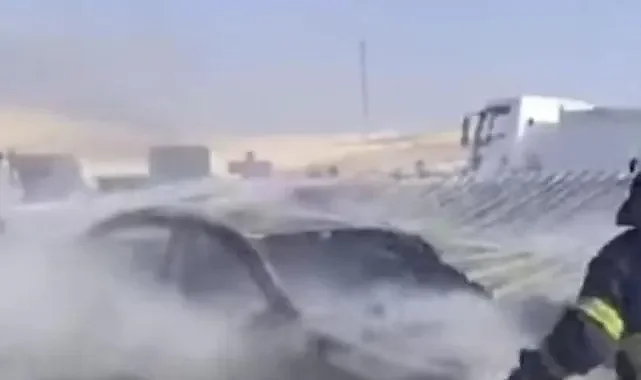 TOKİ şantiyesinde yangın: Arabalar kül oldu