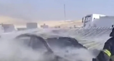 TOKİ şantiyesinde yangın: Arabalar kül oldu