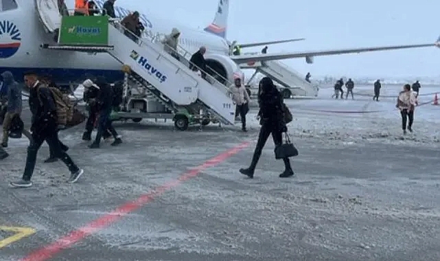 Diyarbakır’a inemeyen uçaklar Şanlıurfa’ya yönlendirildi