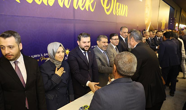 AK Parti’nin bayramlaşma programına yoğun katılım