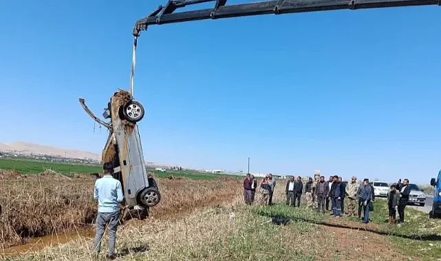 Akçakale'de otomobil tahliye kanalına uçtu