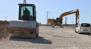 Büyükşehir, Karaköprü’de 14 km’lik grup yolunu sıcak asfaltla buluşturuyor