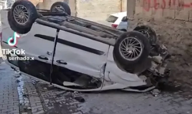 Eyyübiye'de bir otomobil takla attı