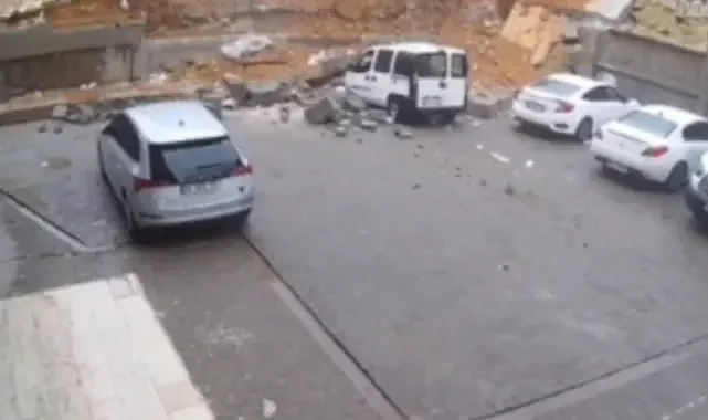 Karaköprü'de istinat duvarı böyle çöktü