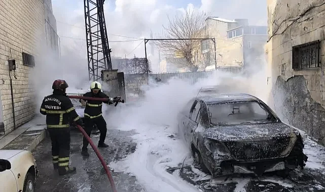 Şanlıurfa’daki yangında 5 araç zarar gördü