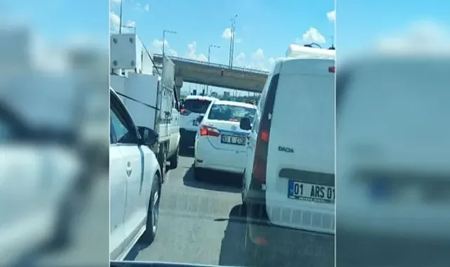 Ataşehir kavşağında trafik ağır aksak ilerliyor