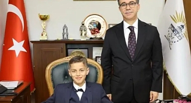 Başkan Bucak, koltuğunu öğrencilere devretti