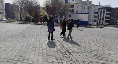 Şanlıurfa'da öğretmenler eylemde. Öğrenciler okuldan geri döndü