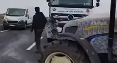 Şanlıurfa’da tır ile traktör çarpıştı