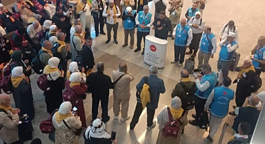 Şanlıurfa'dan ilk hacı kafilesi dualarla uğurlandı