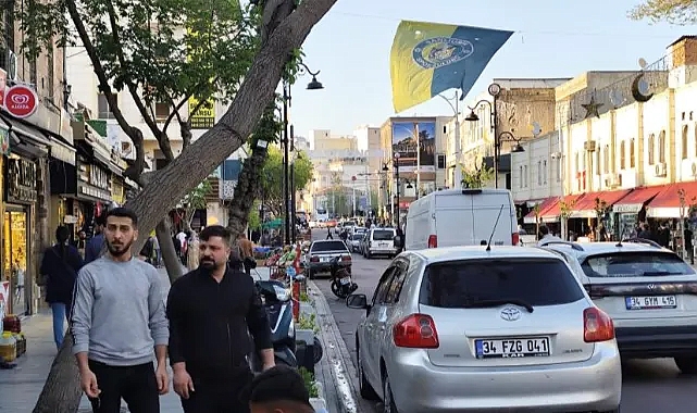 Taraftar şehri süsledi, maçı bekliyor