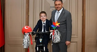 Vali Şıldak, koltuğunu 4. sınıf öğrencisine devretti