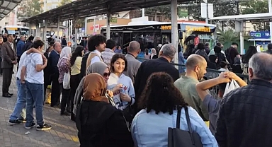 Aktarma Merkezi değil, sanki konser alanı