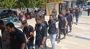 Bir evde bir kadın ve bir erkek yanmış halde ölü bulundu