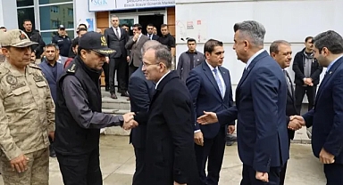 Bozdağ ve vekiller, Birecik’e çıkarma yaptı