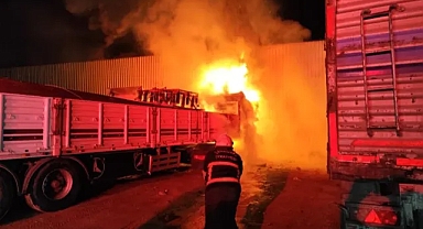 Şanlıurfa’da TIR garajında büyük yangın