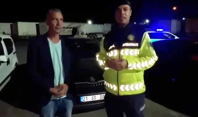 Uyuklayan sürücünün yardımına jandarma yetişti