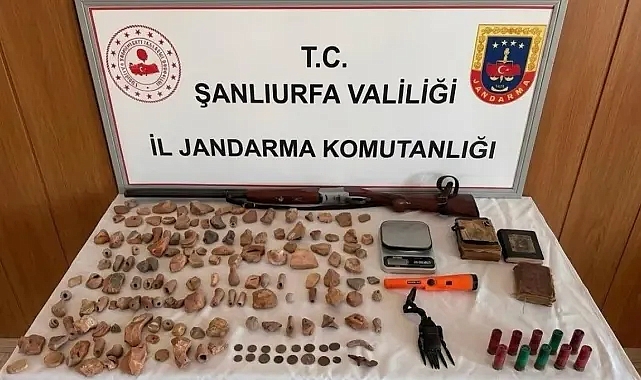 Halfeti'de 140 obje ve çok sayıda Sikke ele geçirildi