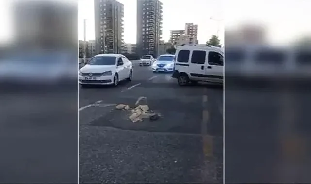 Karaköprü’de 'yol çökmesi' sürücülere tehlike oluşturuyor
