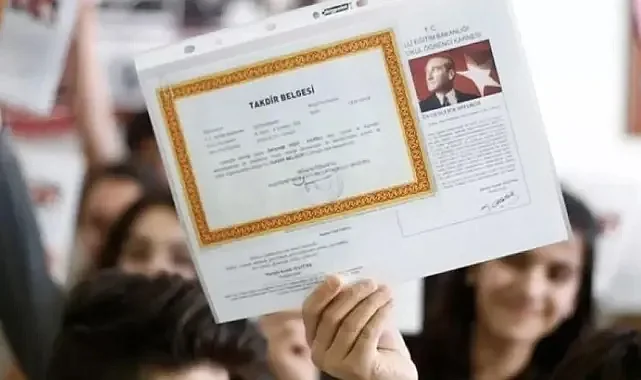 Şanlıurfa'da 705 bin öğrenci karne heyecanı yaşadı