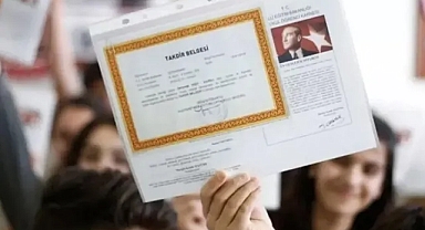 Şanlıurfa'da 705 bin öğrenci karne heyecanı yaşadı