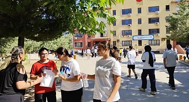Şanlıurfa'da sınav başladı. 27 bin 272 öğrenci ter döküyor