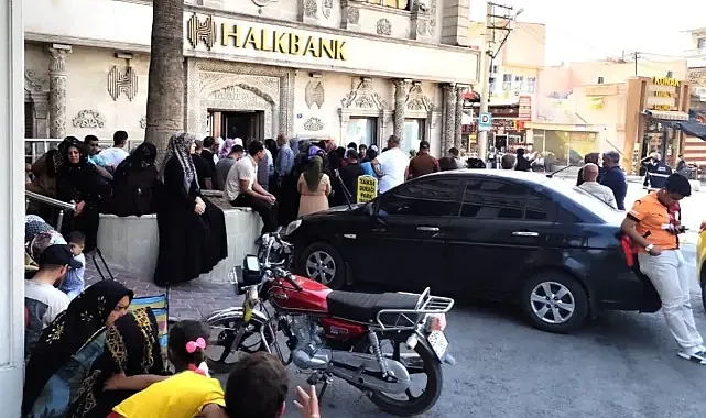 Şanlıurfa Halkbank'ta yoğunluk. Nedeni sonradan anlaşıldı