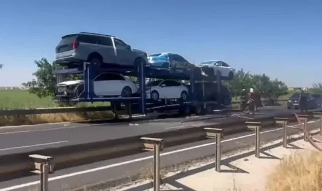 Şanlıurfa'da otomobil yüklü tırda yangın