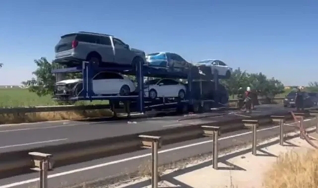 Şanlıurfa'da otomobil yüklü tırda yangın