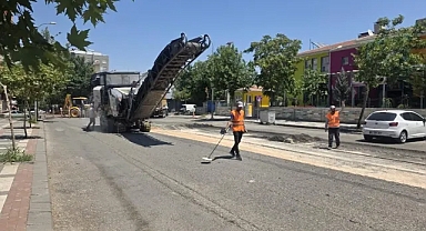 Siverek'te iki önemli cadde sıcak asfaltla yenileniyor